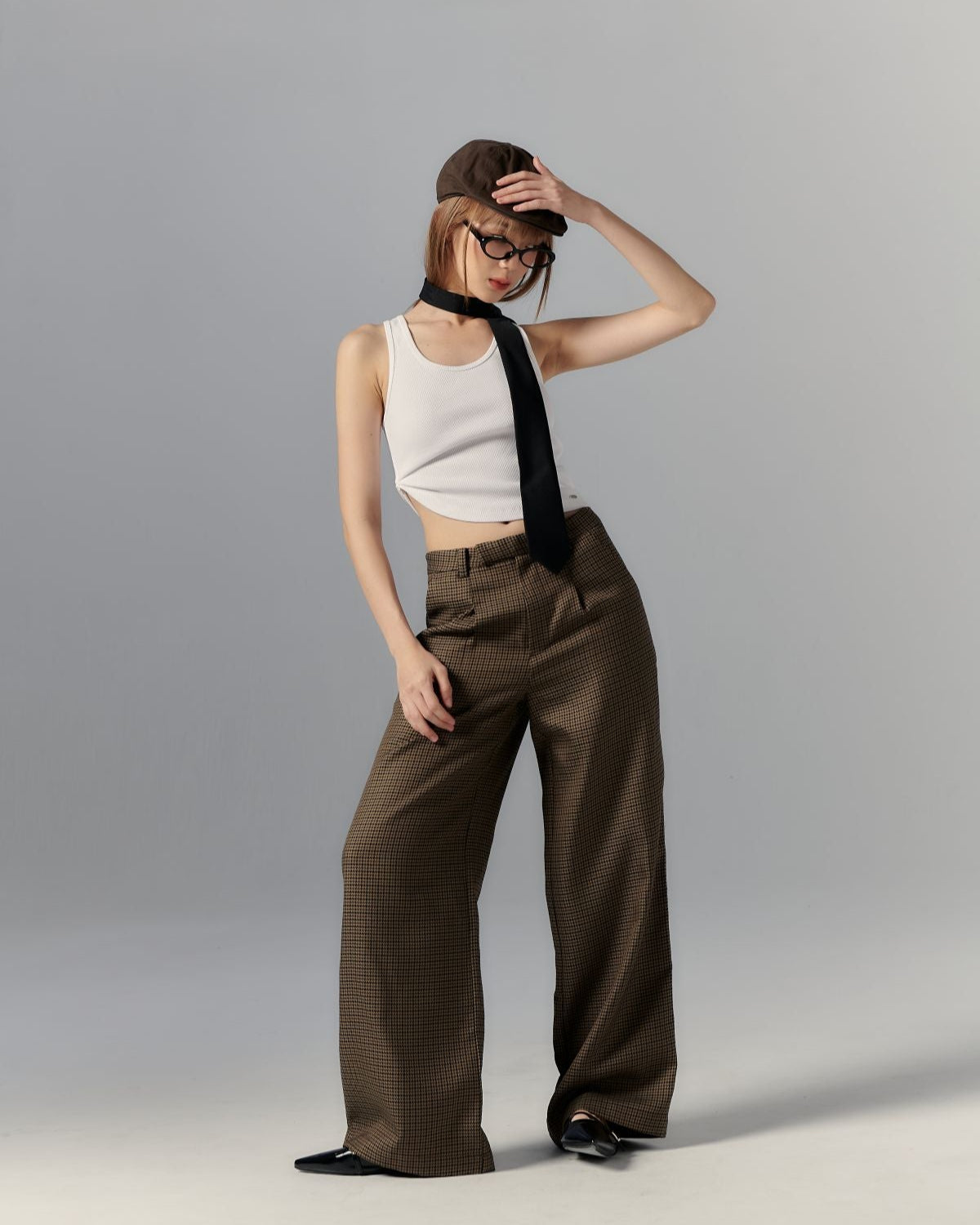 ASYMMETRICAL U-NECK TANK IN WHITE