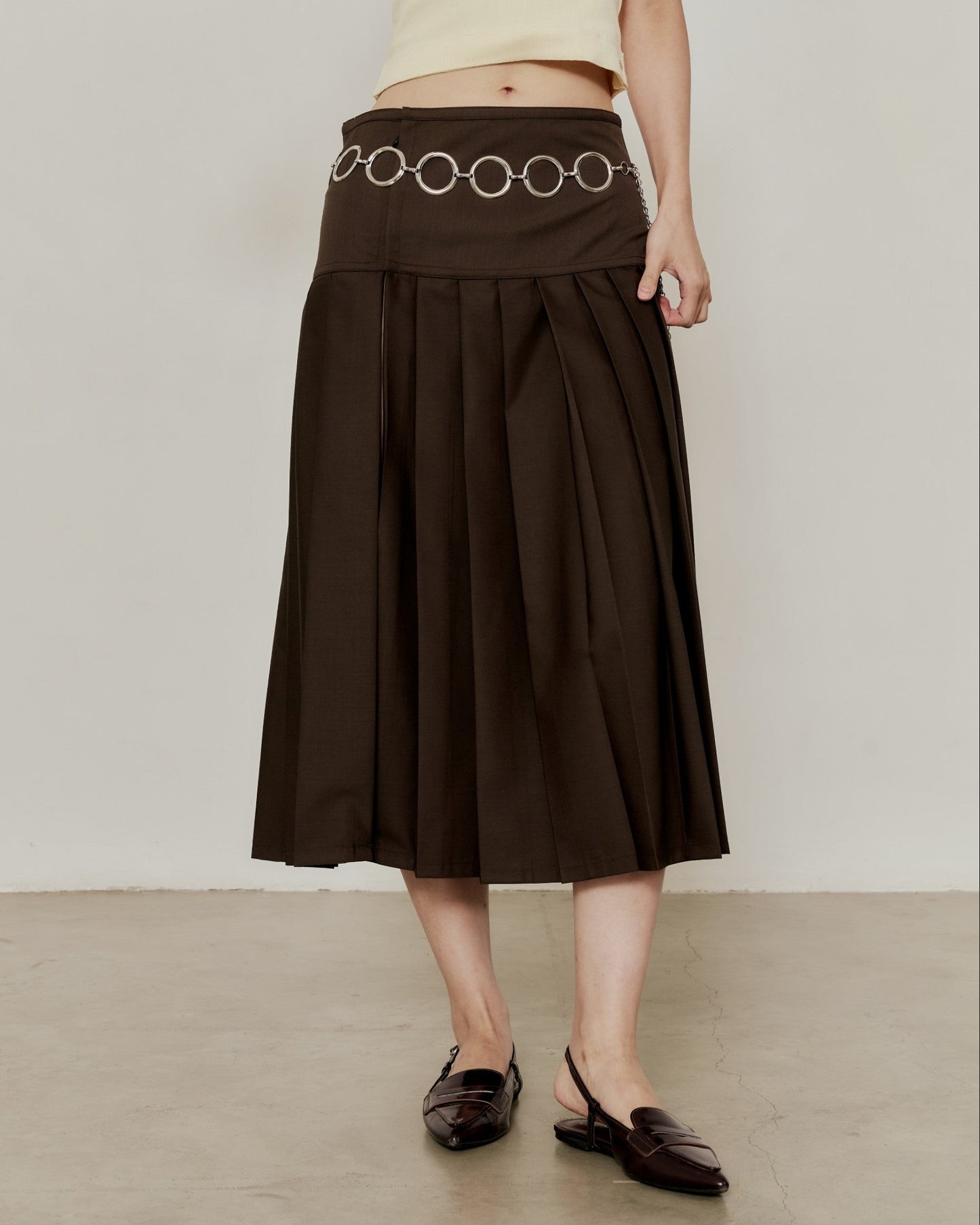 PLEATED MIDI SKIRT IN BROWN