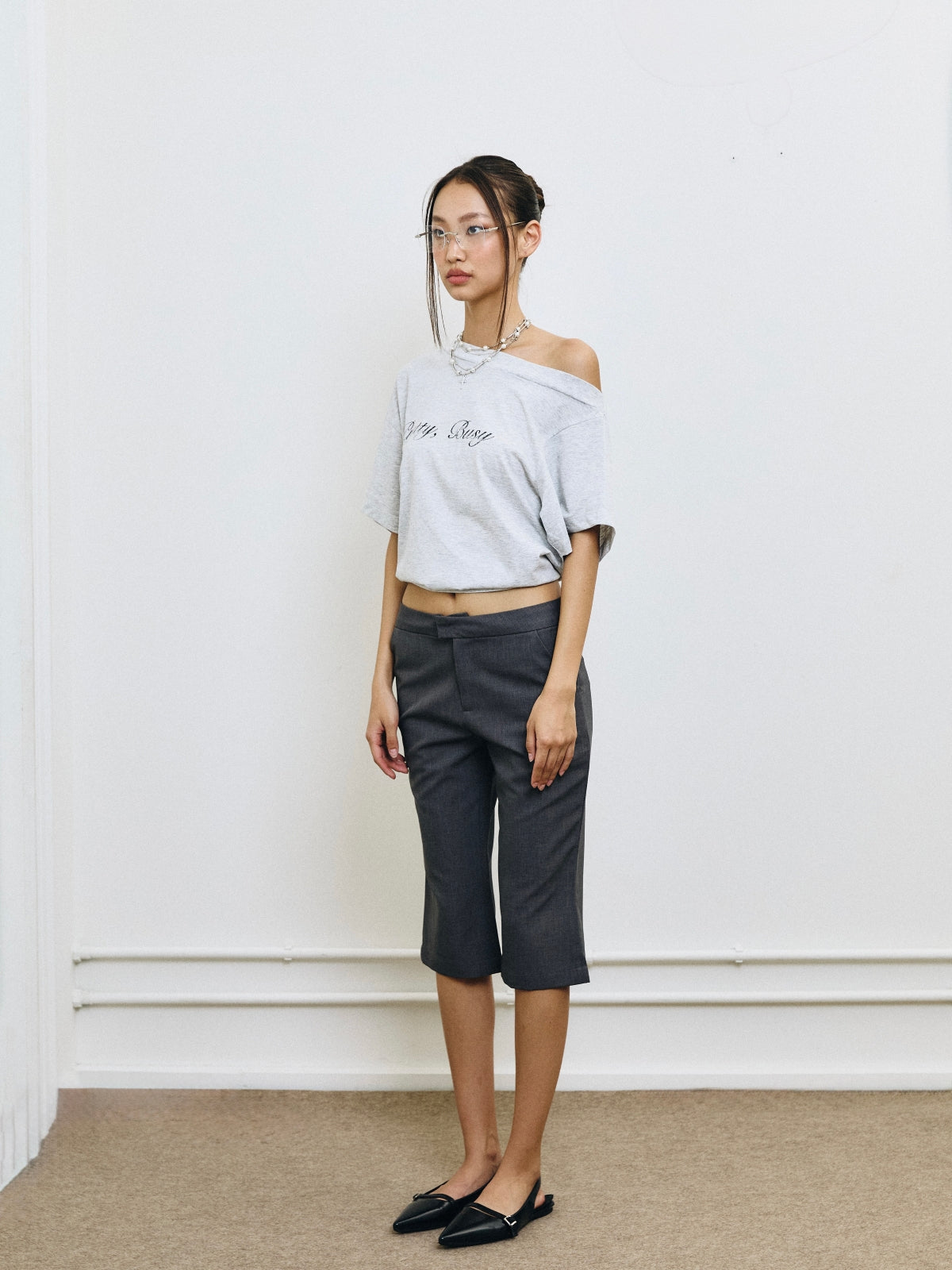 ESSENTIAL CAPRIS IN DARK GREY