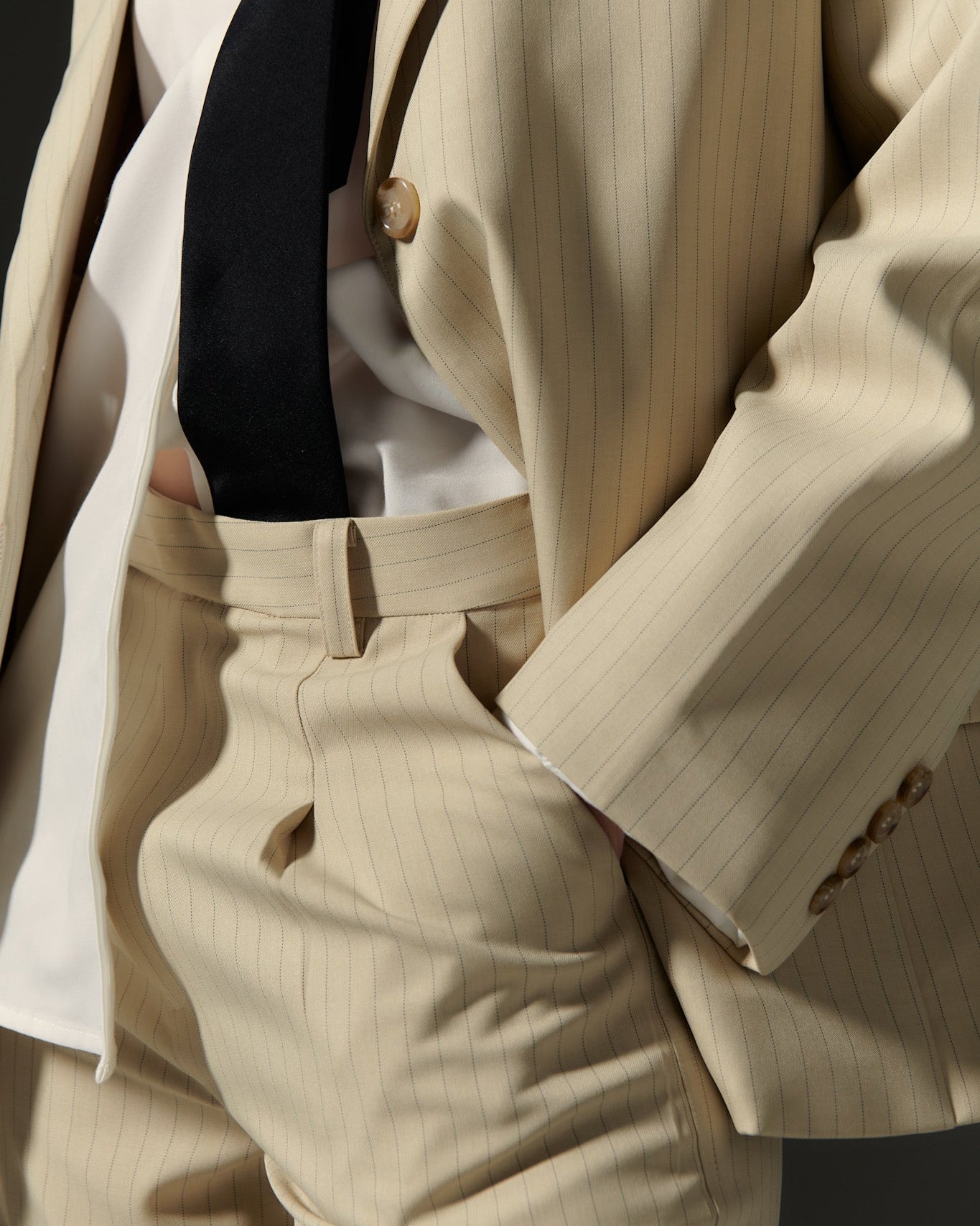 COCO BLAZER IN BEIGE PINSTRIPES