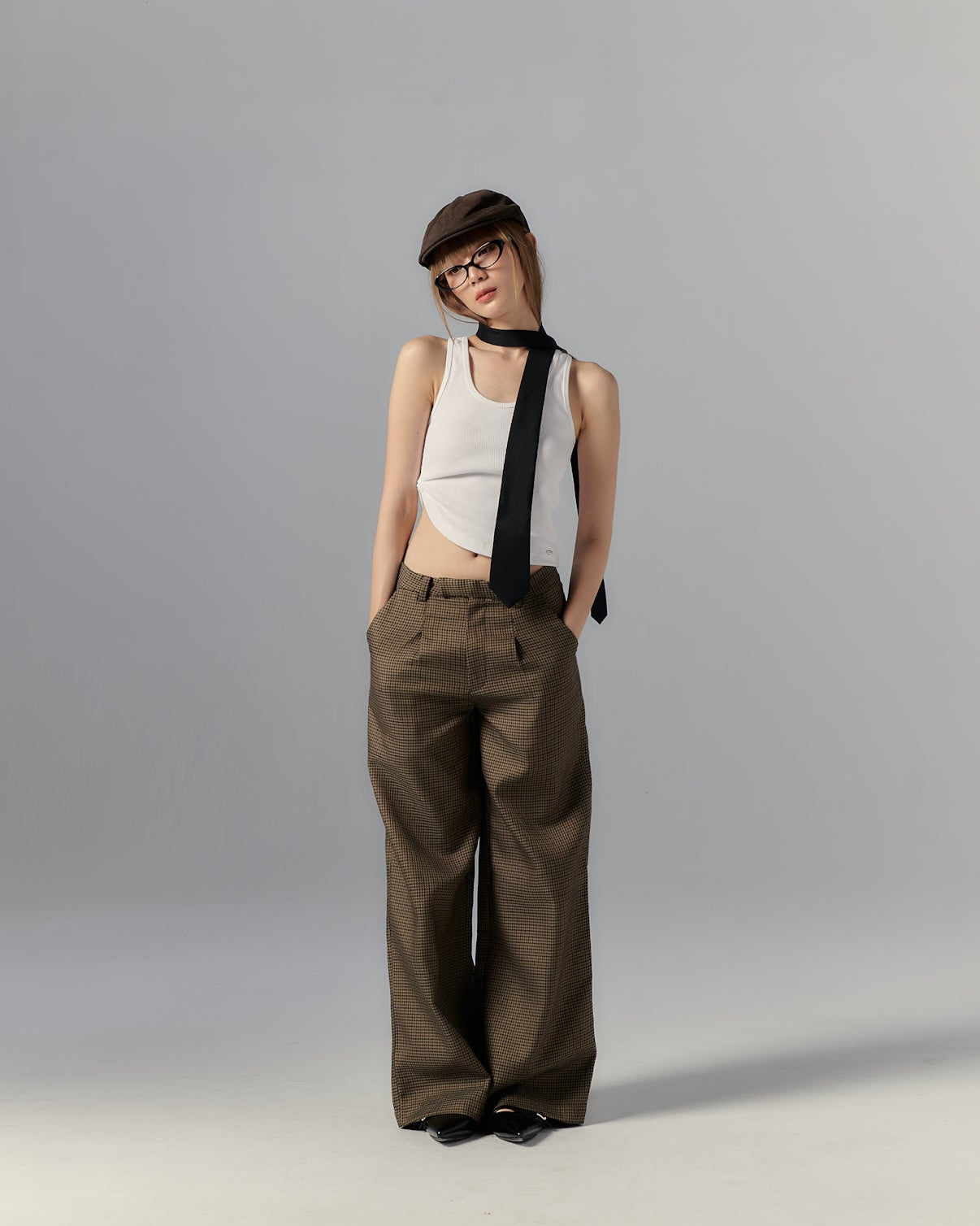 비대칭 U넥 화이ASYMMETRICAL U-NECK TANK IN WHITE트 탱크톱
