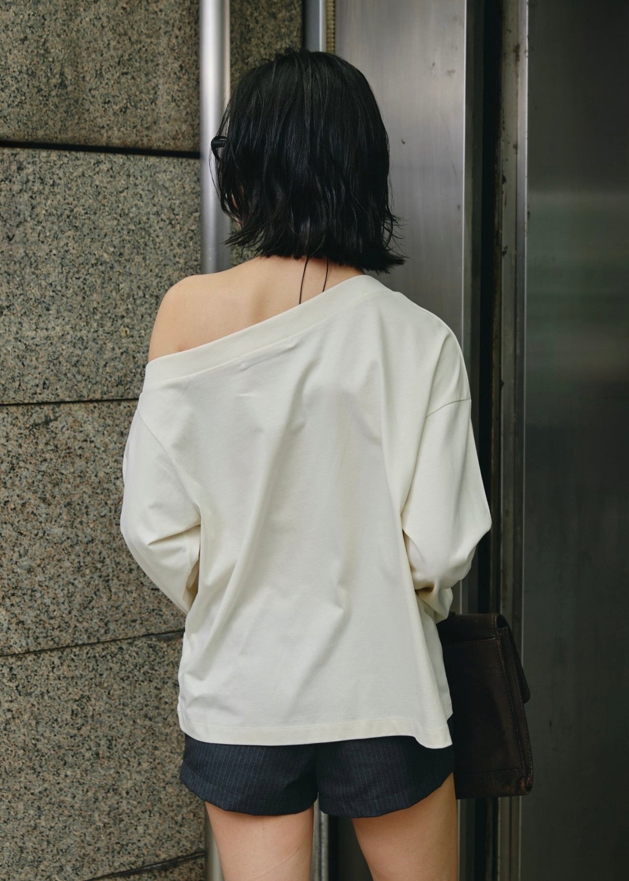 LONGSLEEVE OFF-SHOULDER IN CREAM