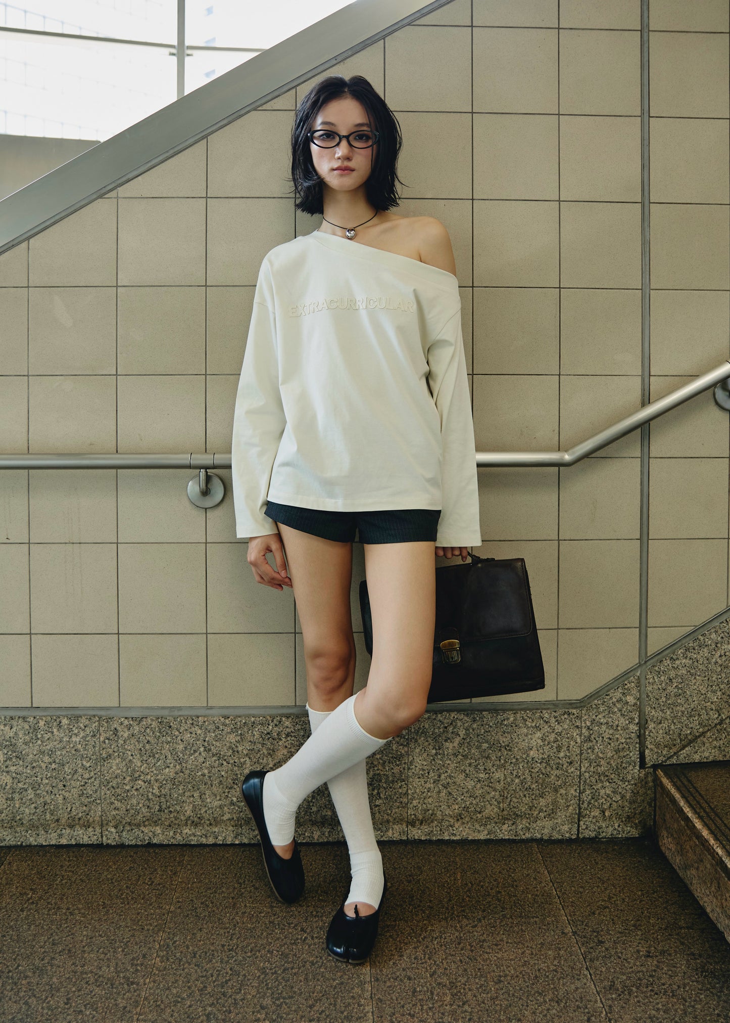LONGSLEEVE OFF-SHOULDER IN CREAM