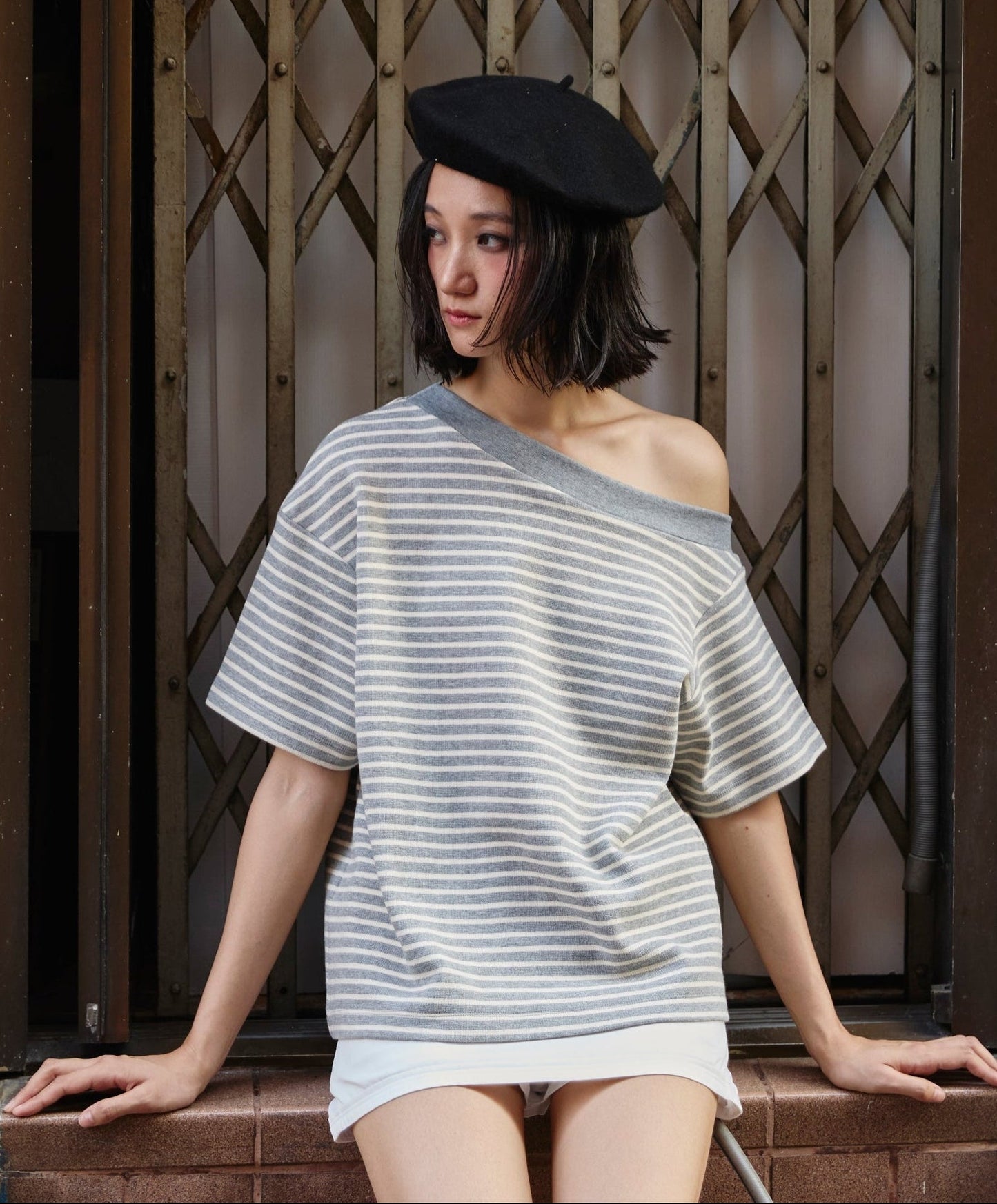 STRIPE OFF-SHOULDER IN GREY