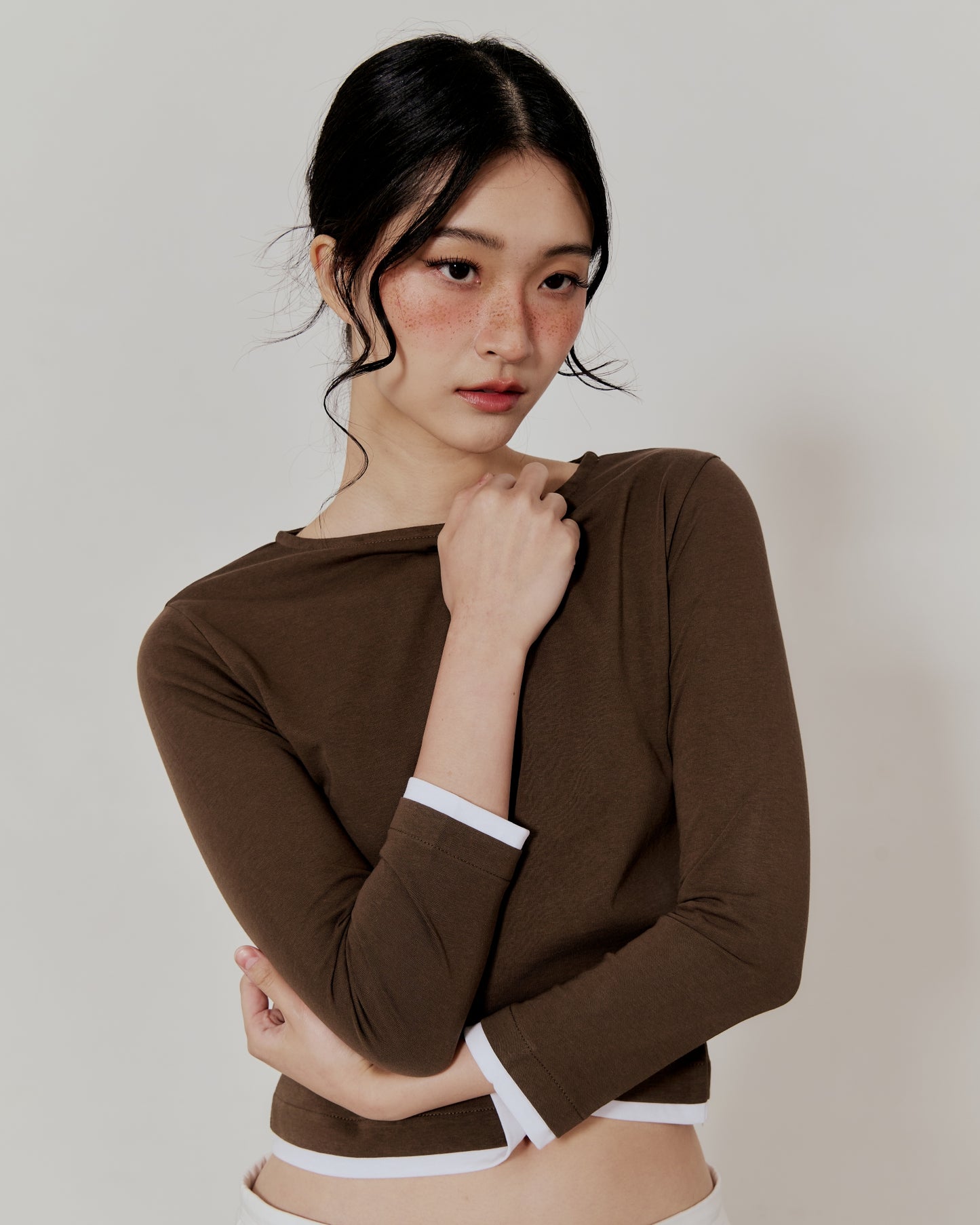 3/4 SLEEVE TOP IN BROWN