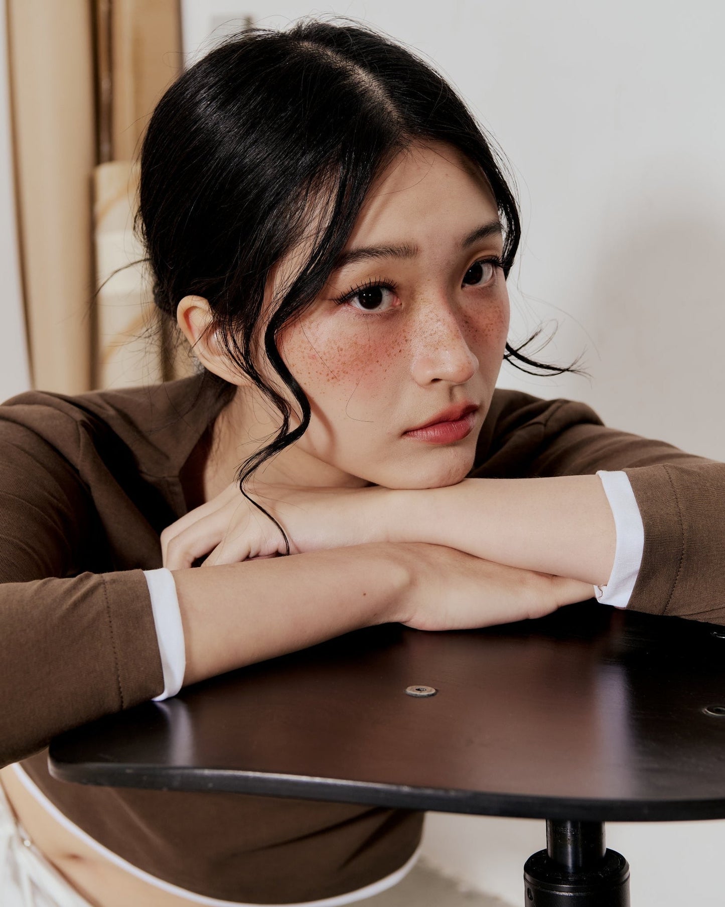 3/4 SLEEVE TOP IN BROWN