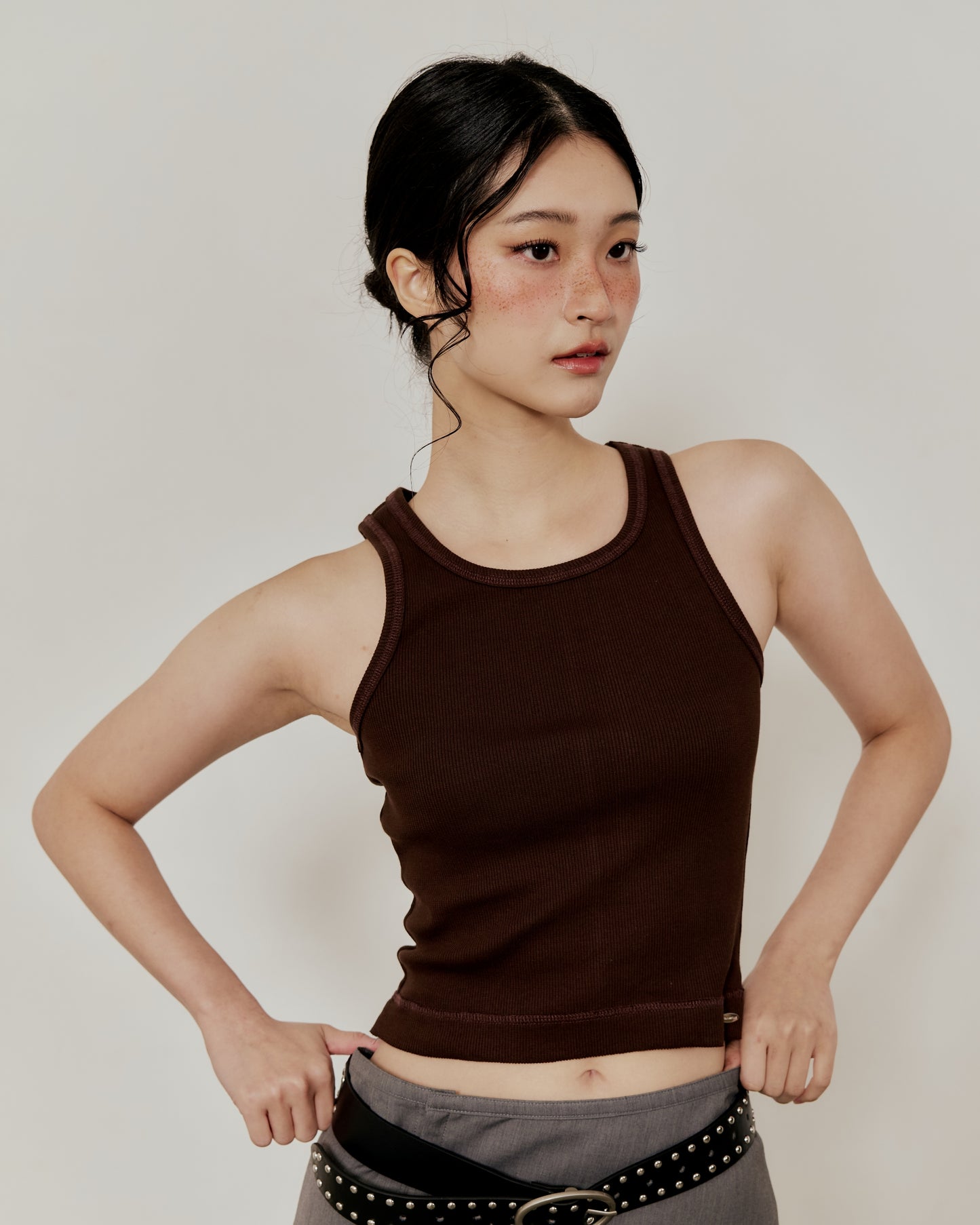 RAW HEM TANK IN BROWN