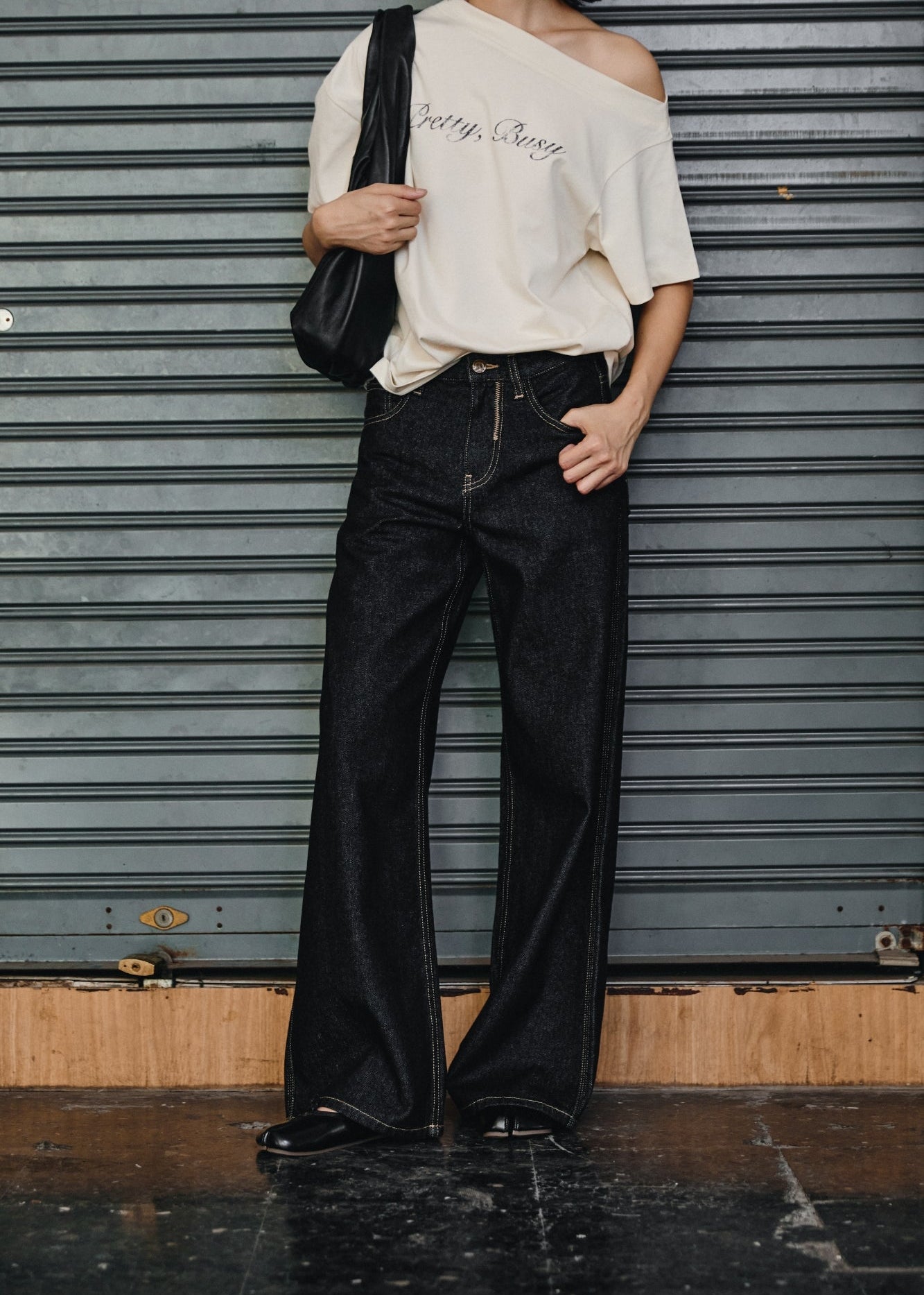 LOW-RISE WIDE LEG JEANS IN INDIGO