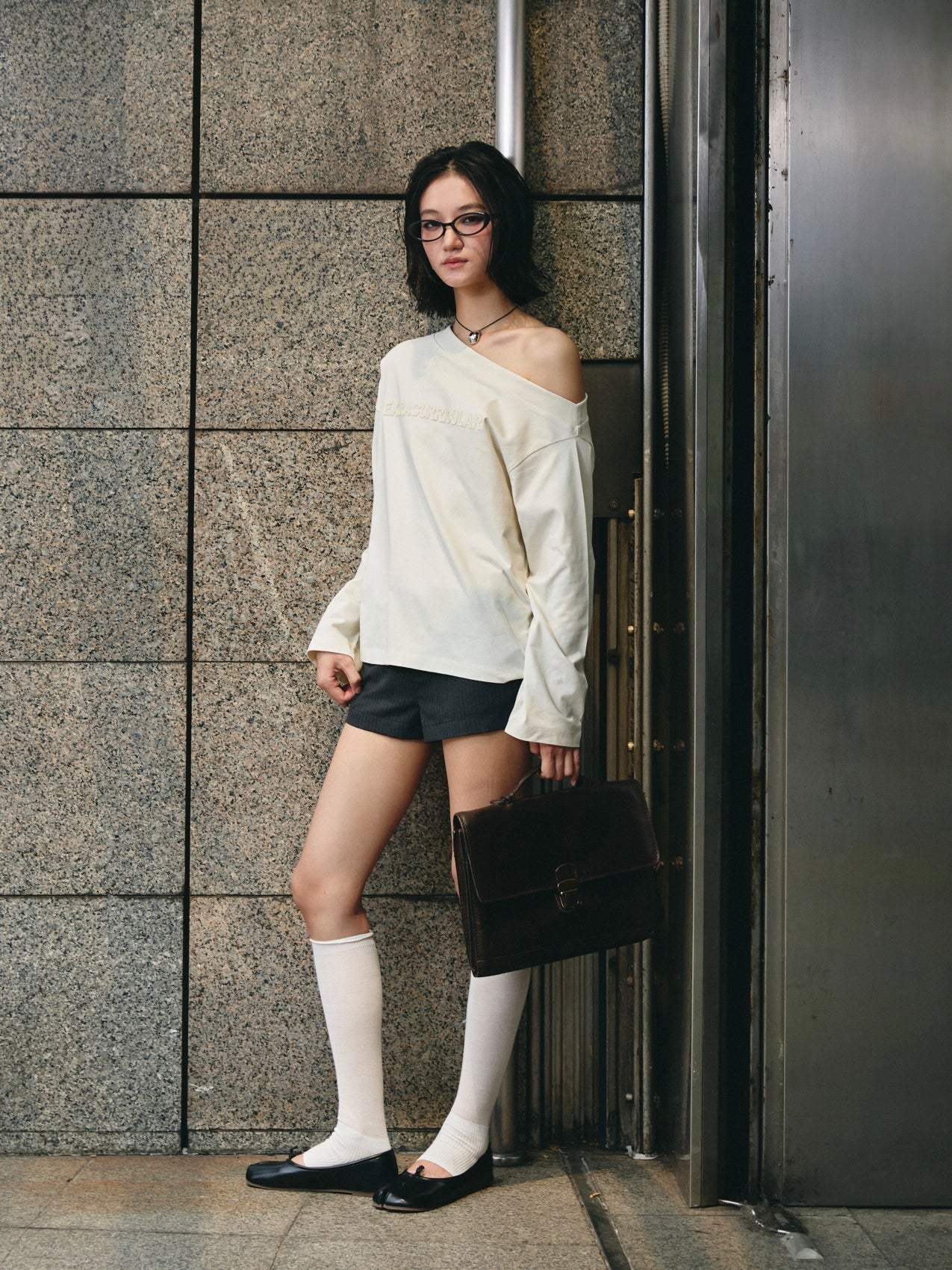 LONGSLEEVE OFF-SHOULDER IN CREAM