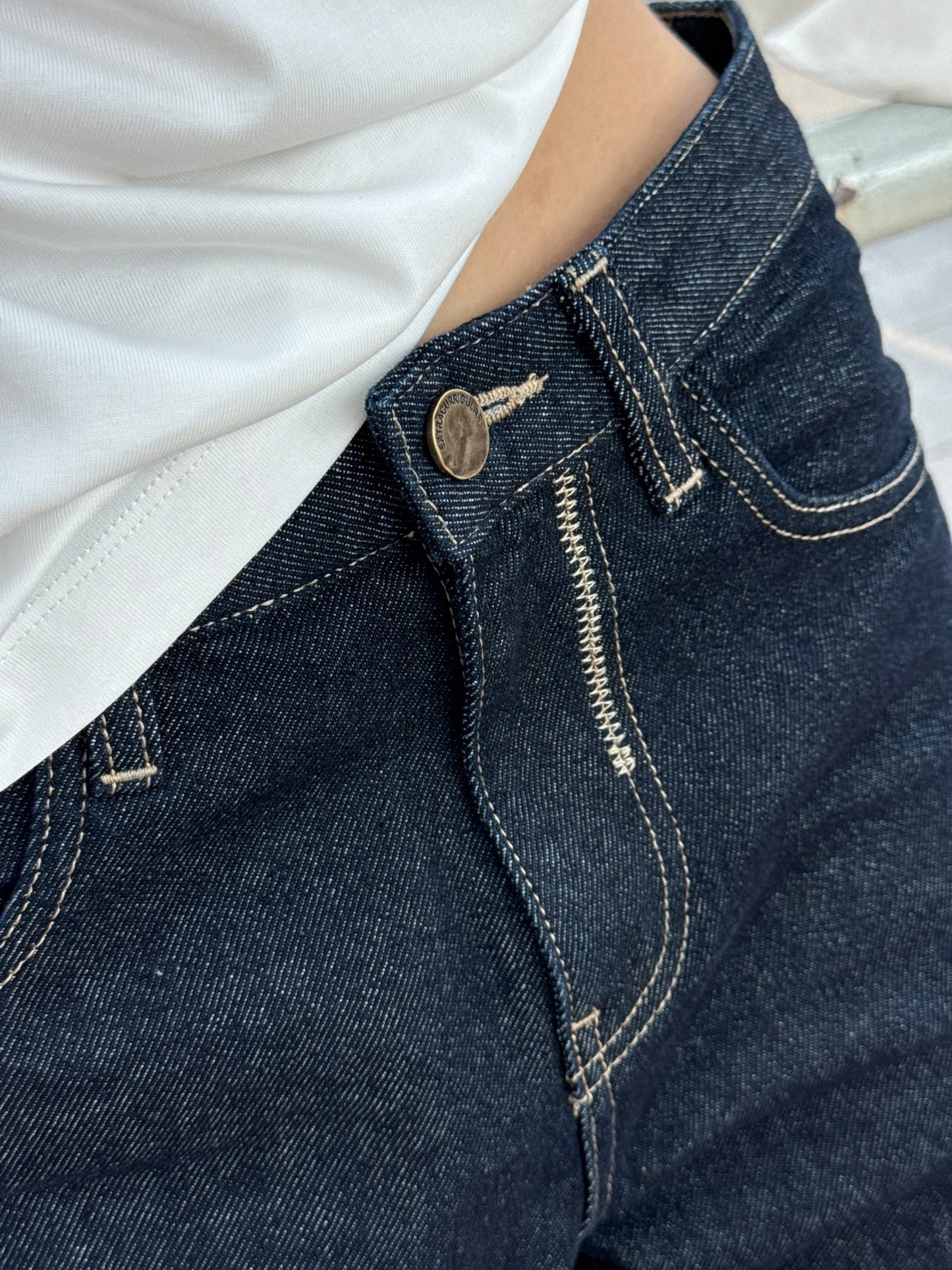 LOW-RISE WIDE LEG JEANS IN INDIGO
