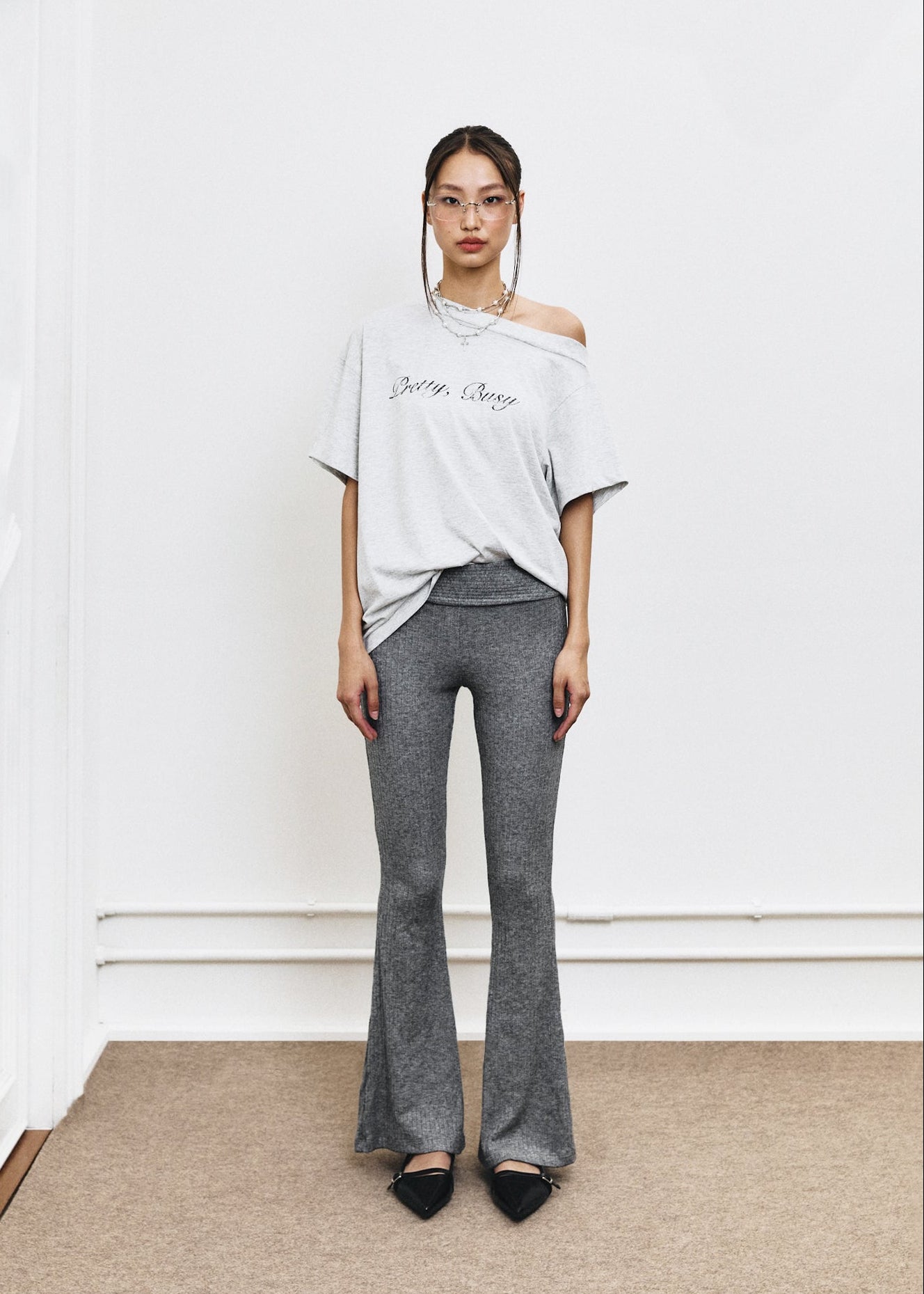 PRETTY, BUSY TEE IN LIGHT GREY